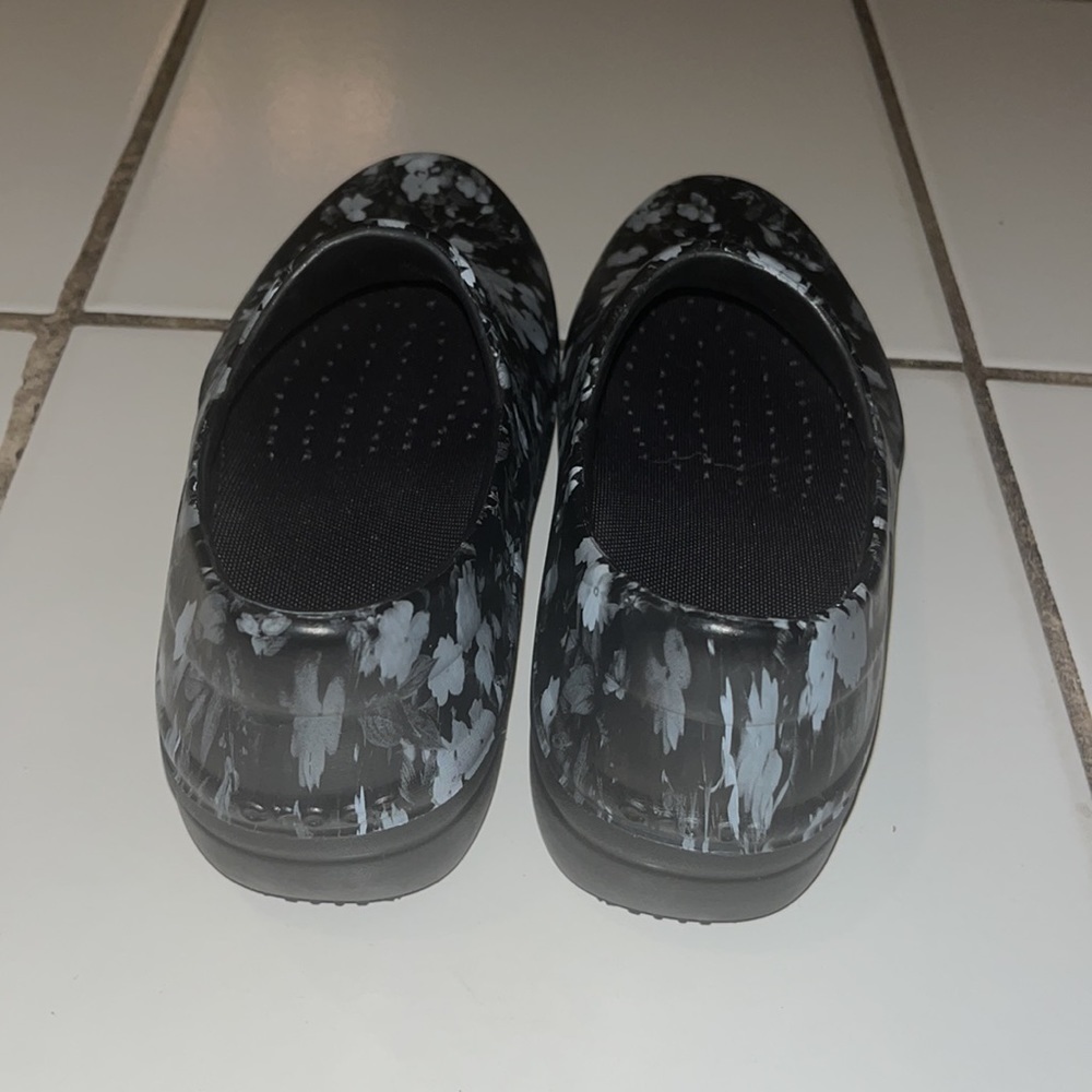 Women's Black Neria Pro Ii Clog | Slip Resistant Work Shoes - Picture 7 of 12